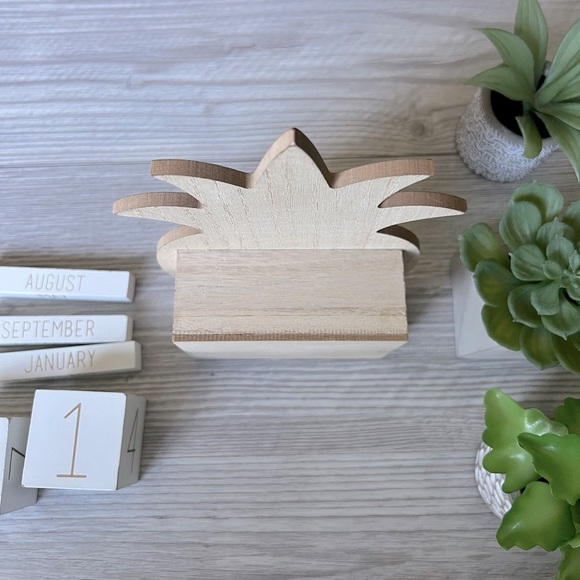 PINEAPPLE desk daily wooden block calendar - Picture 4 of 11